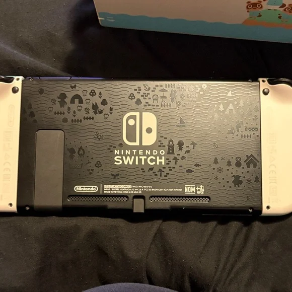 Nintendo Switch Special Edition - Mint Green and Light Blue - Picture 2 of 8